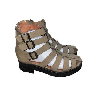 Topshop Women's Sandals 7.5 Taupe Patent Leather Back Zip Gladiator Low Heel